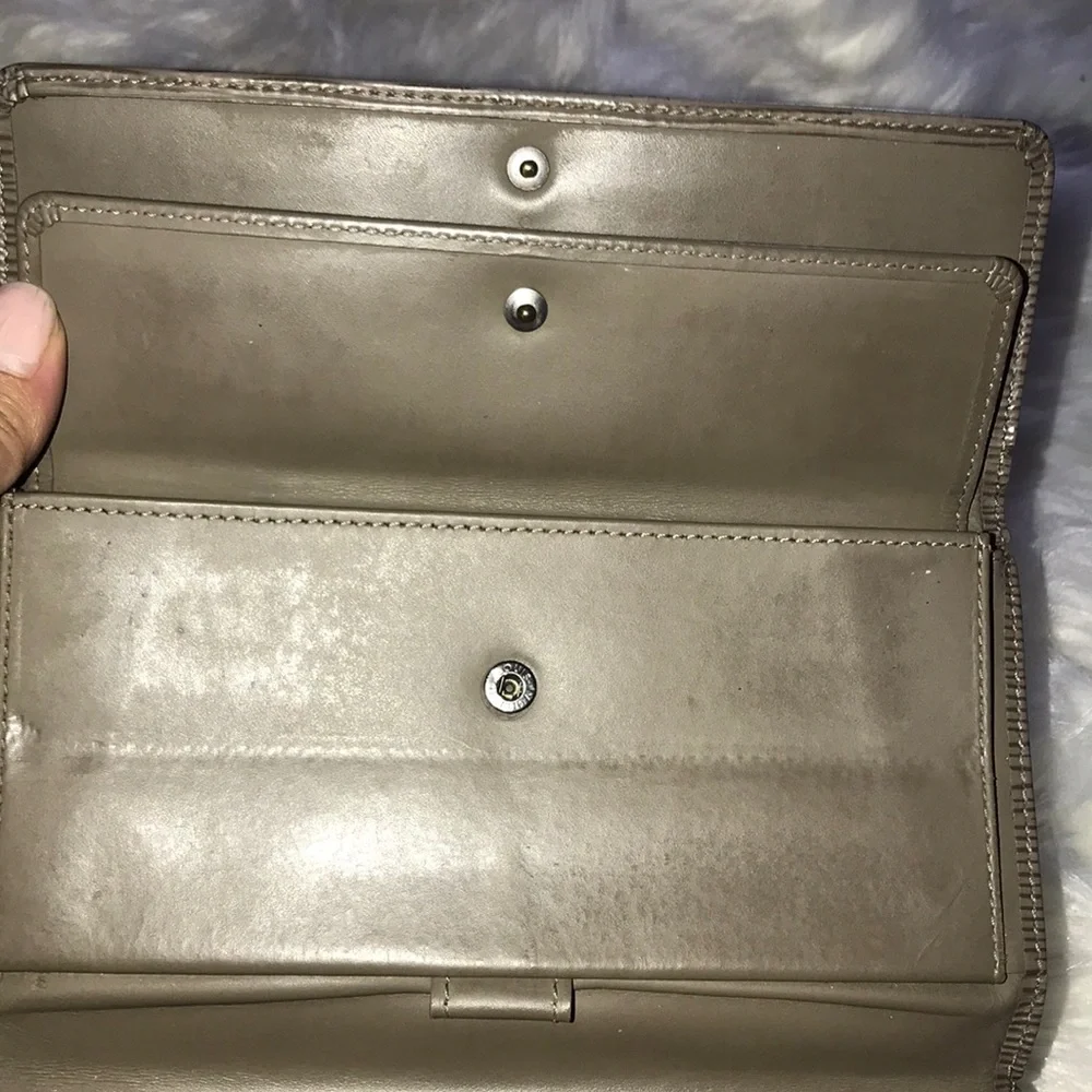 AUTHENTIC EPI LOUIS VUITTON LONG PEPPERED COLORED SNAP WALLET - Picture 7 of 14